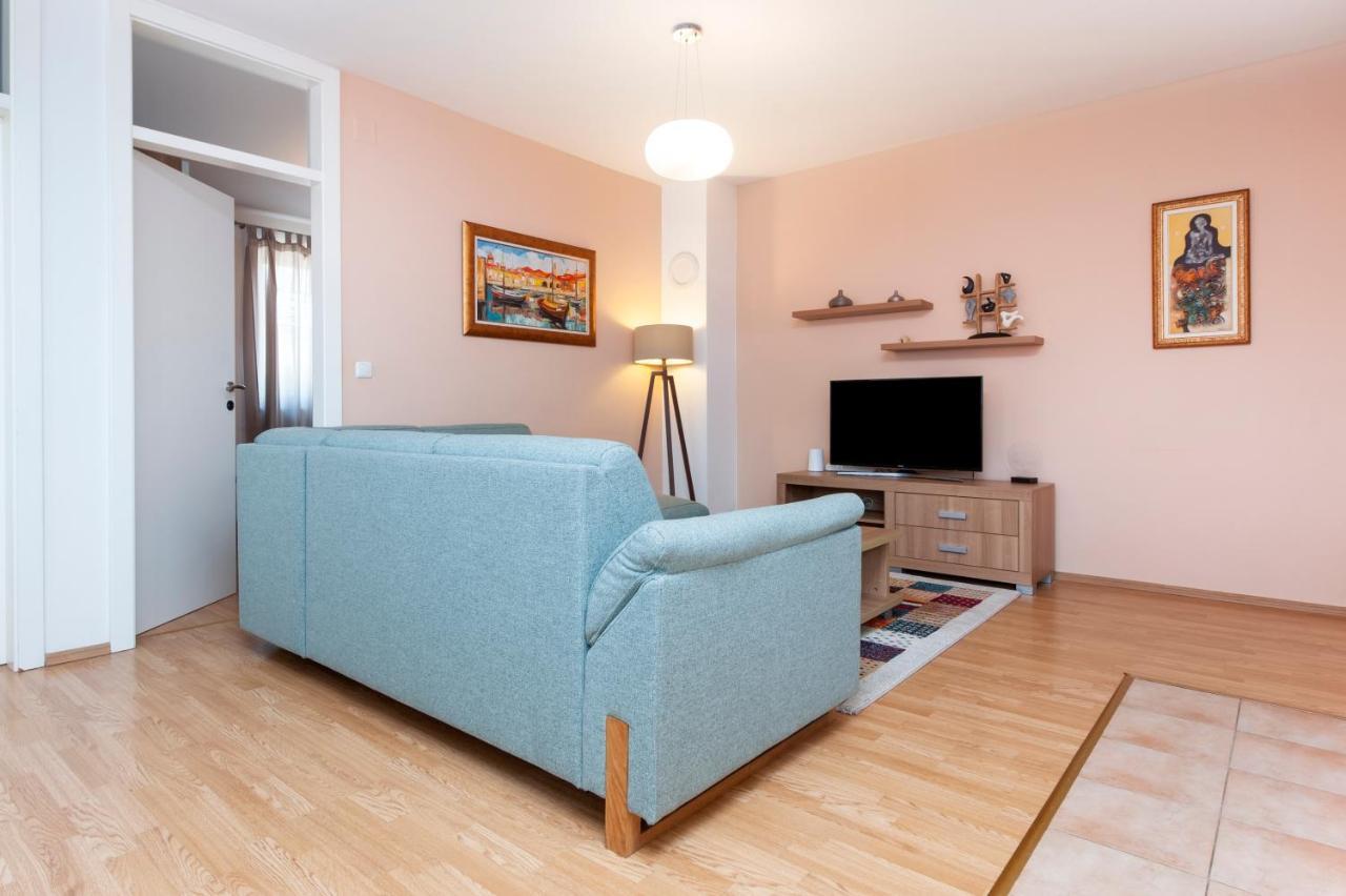 Apartment Deluxe โรวีน ภายนอก รูปภาพ