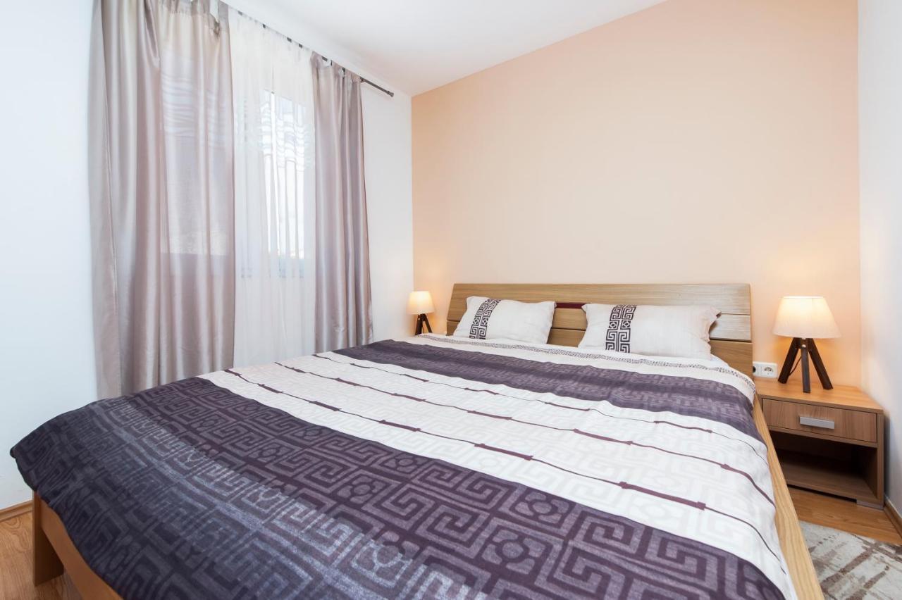 Apartment Deluxe โรวีน ภายนอก รูปภาพ