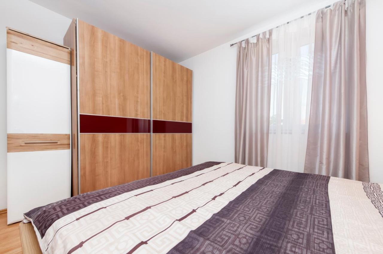 Apartment Deluxe โรวีน ภายนอก รูปภาพ